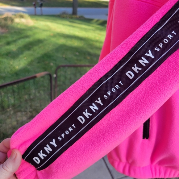 💥💥💥SALE 💥💥💥NWOT DKNY Sport Hot Pink Fleece Jacket W/Logo Tape Sleeves-3X - Picture 4 of 11